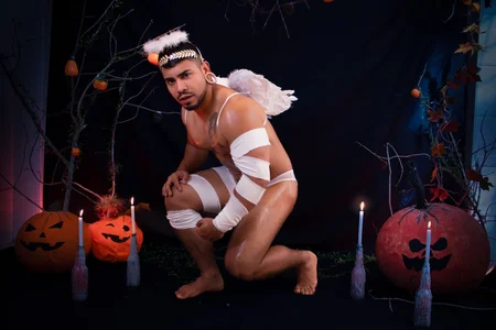🔥 Daddy Got His Wings 😏 de DrakeEvans  2 photos