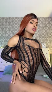 LOOK ME MORE de Elektra_Queen  5 Imagens