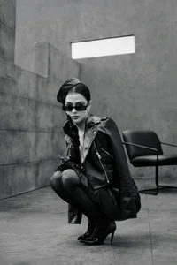 ElleDiane Black & White Pic 4