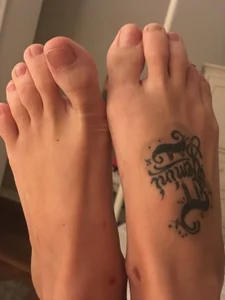 Zdjęcia Jenonthecock my foot tattoo with my feet: 