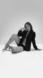 LIA__MILLER_IN BLACK AND WHITE Bild