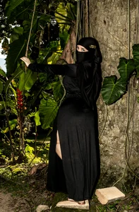 rawiya The mystery walks between the trees ... do you dare to follow me? 🌳🖤😉🔥 Pic 6