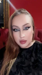 ElonaFoxのPublicの 3枚の写真