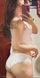 a little more of me ❤️🔥 od gabyevans4  snímek