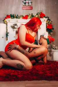 MERRY AND WARM CHRISTMAS! 😏🎄 de Nikki_and_Mayk  2 Imagens