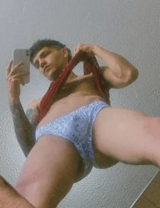 Benjamin_show I am just gorgeous Hình 2