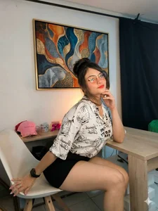 UR SEXY SECRETARY!😍😍 de Esmeralda20  3 Imagens