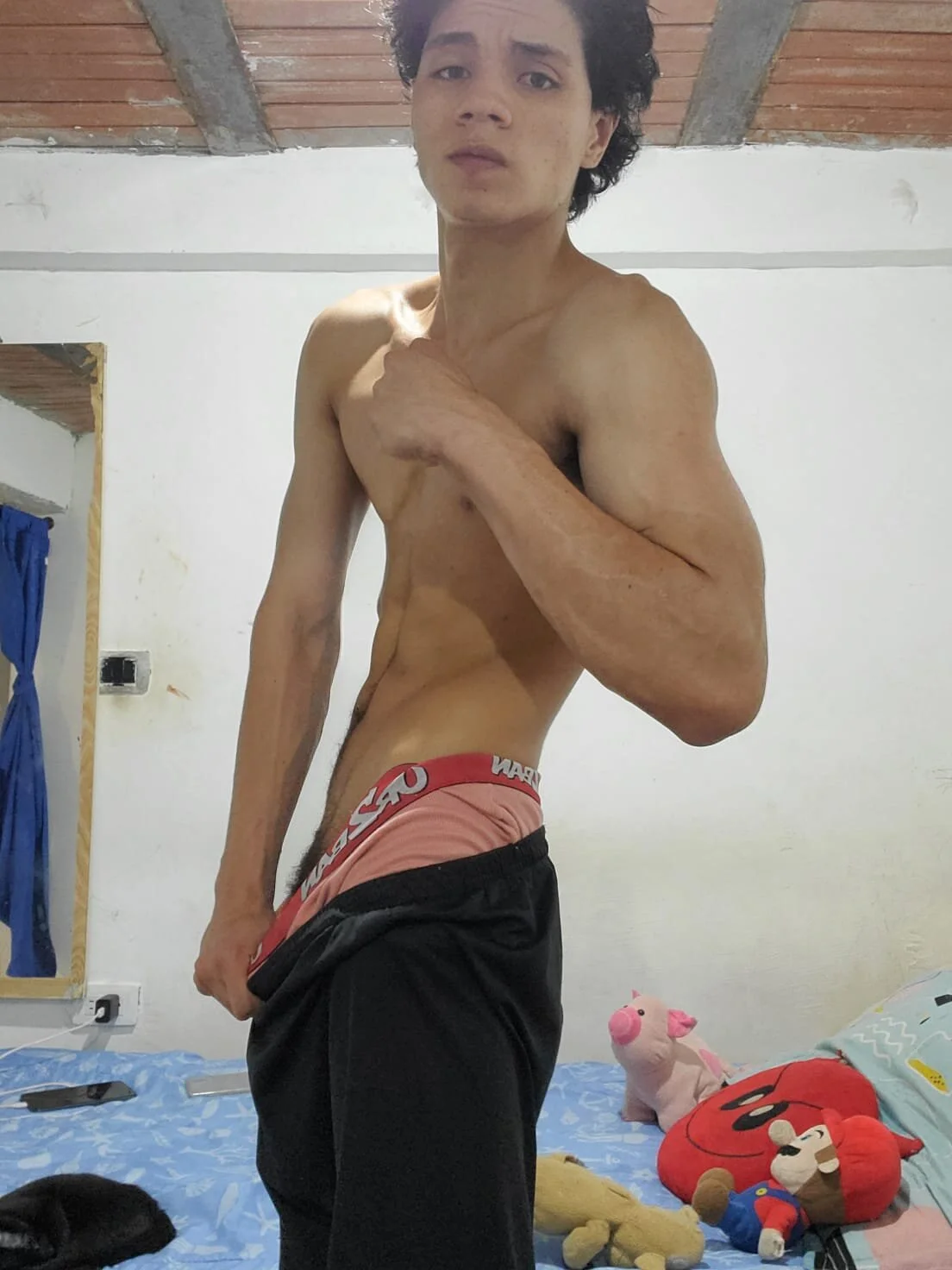 Трендове зображення  3036 Ithan_Hott