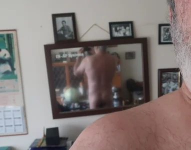 SizeMick_u235: Micks back & Ass - Selfy in mirror ( фото)