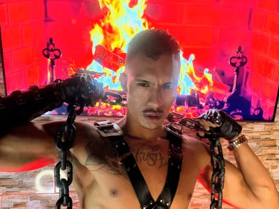 Laissez-vous envoûter par mon charme irrésistible, vous penserez toujours à moi 🥵 de Ryan_coopper  2 photos