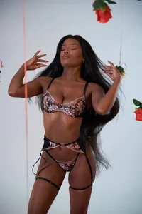 Isaa_Coleman_ 🎀HAPPY VALENTINE'S DAY🎀 Hình 6