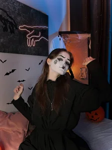 Kiss me if you dare🎃 od Dilara_xBaby  3 snímek
