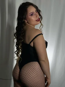 dany_bannanyToo late to behave Bild 2