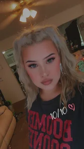 blitzenblazen's Cute selfies💅🏻 Sex Photo 6