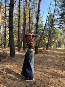 barbara_crazyのIncredible Barbara on a walk in the forest🌞🤩の 4枚の写真