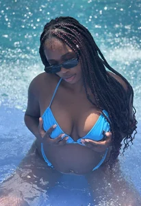 zendaya_wilson Where water caresses my my pretty brunette skin Pic 6