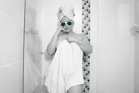 Shower with me ? od AndreGill  4 snímek