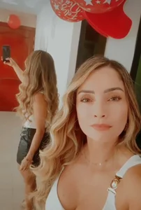 Loly_Horny Public Pic 3