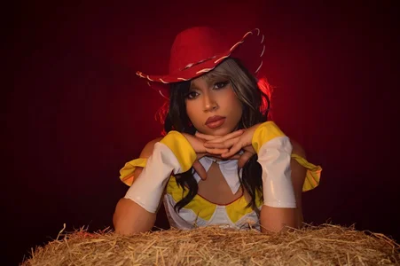 Willow_Wright Triki Triki hallowen, Can you give me your candy? 🎃👻🤠 รูป  2