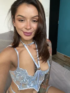 Selena_G69 NOVEMBER EDITION - A Quick Selfie! Foto 3