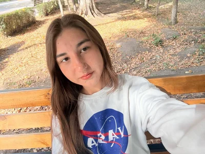 JackieWebb Just an autumn day, a bench, and my favorite sweatshirt 🍂✨ Foto 5