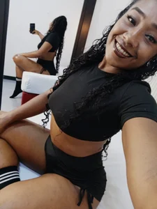 NayahWild A little with me 🥂 Pic 4