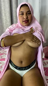 ShairaMassuのSO HORNY AND HOT 🥵の 2枚の写真