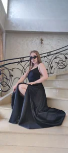 BethGoodman am i look like a queen? Pic 2