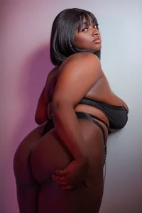 Pink and black🩷🖤 od BetsyBennet_  snímek