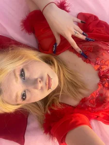 red red red de WarmAtEdges  5 Imagens