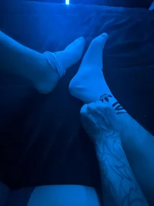 AlecBanne: Hot feet in master's socks 🦶🔥 ( 4 фото)