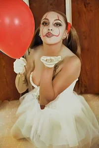 AnisiaFarina Trick or Tease? 👻🔥 Pic 2