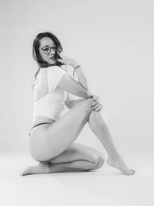 Samantha__cooper black and white Hình