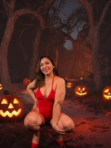 SexyRachel_ Sweet or naughty? 🥵🎃 Pic