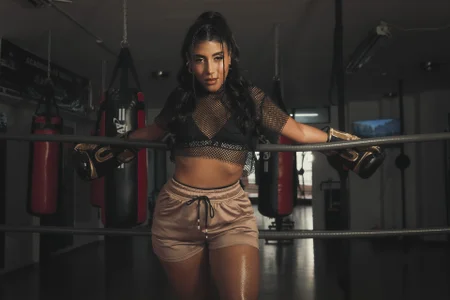 CharlotteCox_ Public Immagine  2