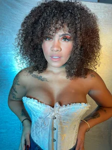 riri_brunnete: Multifaceted♡ ( 2 фото)