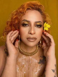sahra_taylor_ YELLOW FLOWERS AND HONEY🌻🍯 Immagine  3