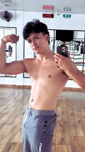 Liam_Chameliam kullanıcısının I show you my progress... you just decide if you want more private replays.💪🏼 albümü -  7 fotoğraf