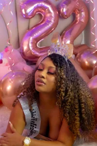 It's my 22nd birthday👑🩷 od sabrina_lafaux_cr  6 snímek