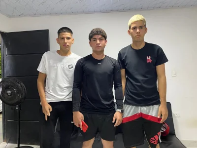 3hornys-straights Public Immagine  3