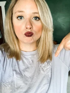 thatcutegirlwtheglassesPublic Bild