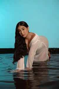 Wet Skin, Pure Desire ✨💦 od GabyParker_  5 snímek
