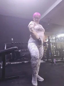 maturehot_65 En el gym Pic 2