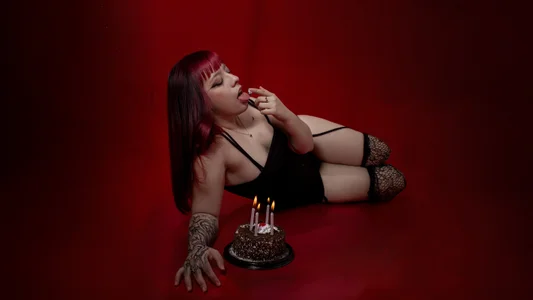 HannahSkies Happy Birthday to Me Poză 2