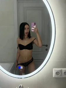 MayaPratt Kitten in mirror Foto 2