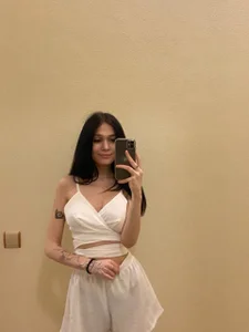 LynnCiprian A little bit of me 🤳 รูป  4