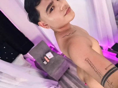 NoahVancelose control with me Bild