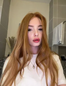 ElletteHakey Public Pic 2