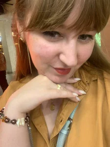 MaroonMoon_ Public  5. fénykép