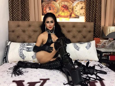 MeatyhorsecockMistress come with me im your mistress Foto